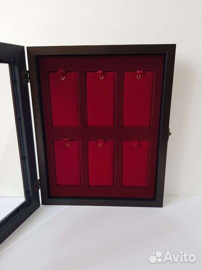 Витрина с планшетом для оформления коллекций