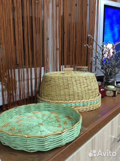 Подносы и тарелки