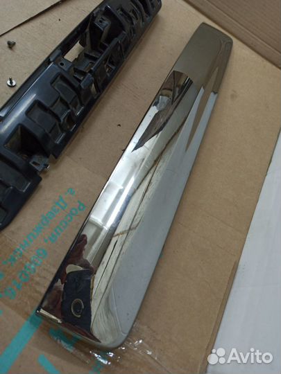 Накладка двери багажника Nissan Patrol Y62