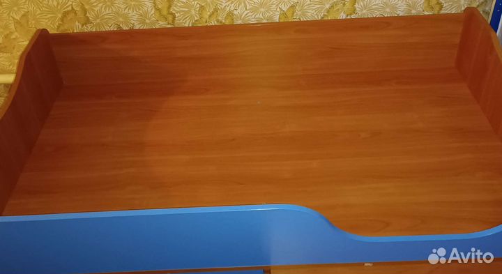 Детская кровать чердак со столом и матрасом