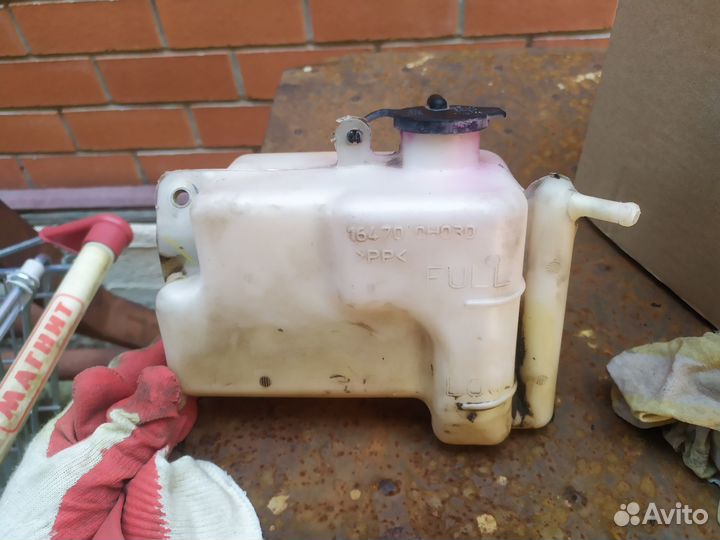 Расширительный бачок Toyota avensis