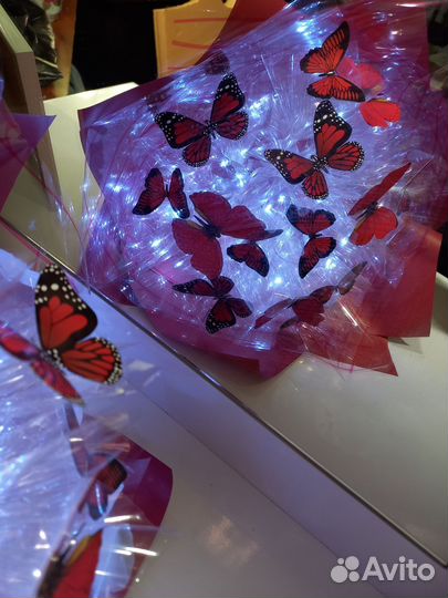 Светящиеся букеты из бабочек