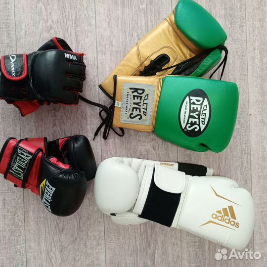 Боксерские перчатки