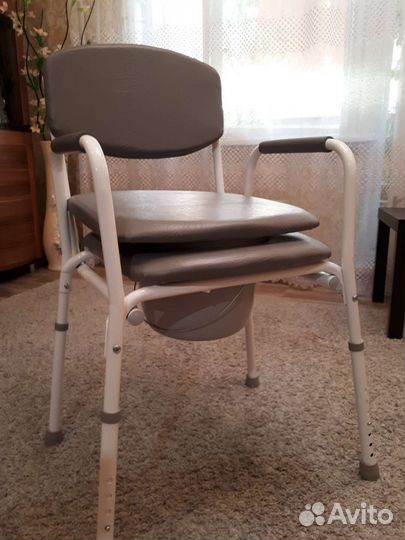 Стул взрослый санитарный