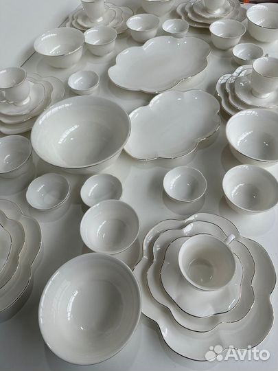 Столовый сервиз белый бежевый с золотой каймой