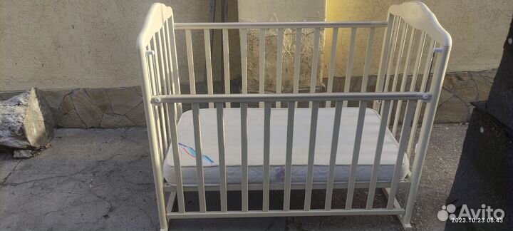 Кроватка-качалка с матрасом