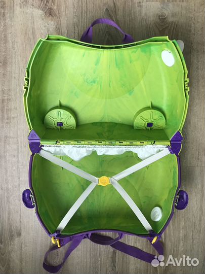 Чемодан на колесах детский