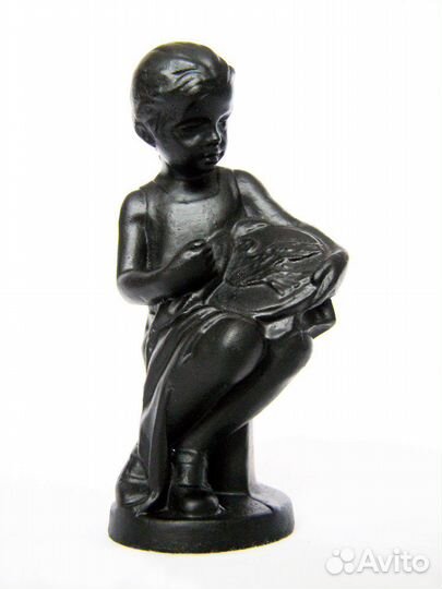 Девочка вышивает Касли 1963г Каслинское литье СССР