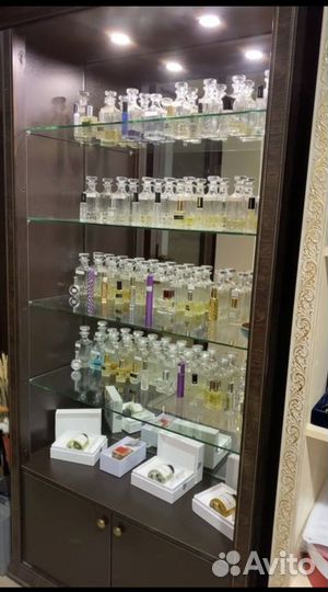 Продаю полку для парфюма