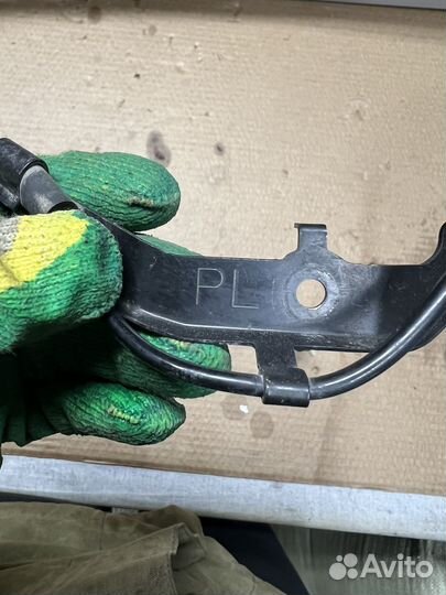 Задний левый датчик скорости Toyota Hilux 8