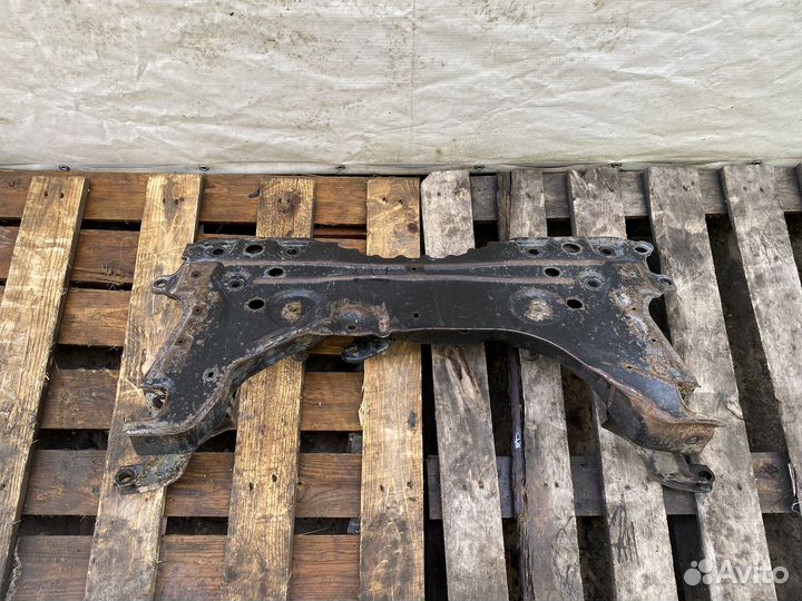 Передний подрамник Ford Focus 1 1.6