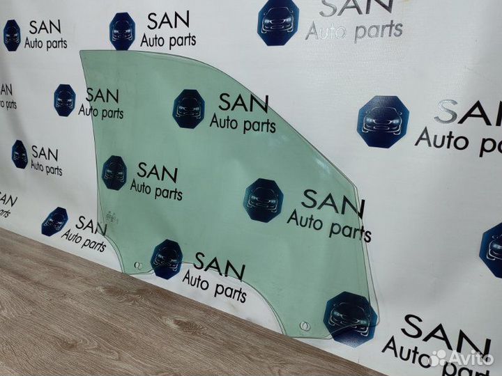 Стекло двери переднее левое Bmw X5 E70 N52B30AF