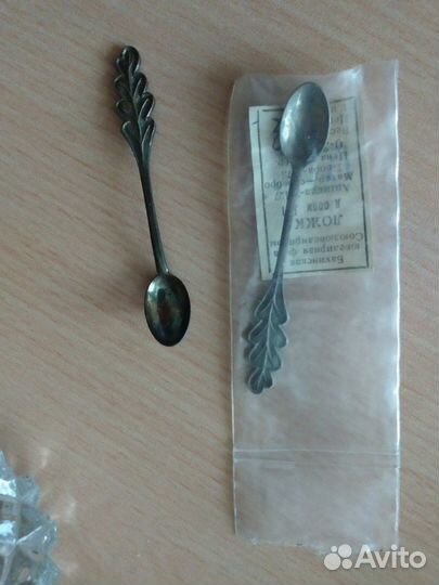 Солонки с серебряной отделкой и ложечки д/соли