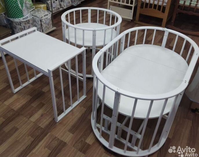 Детская кроватка с маятником круглая