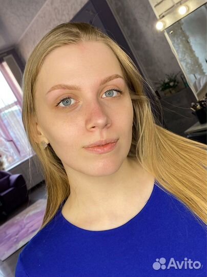 Модель на брови