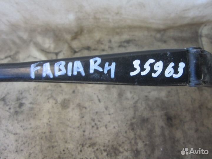 Поводок стеклоочистителя передний правый Skoda Fab