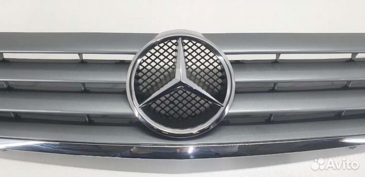 Решетка радиатора A2038800383 Mercedes-Benz C W203