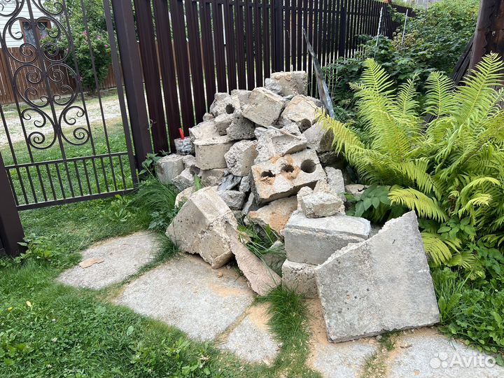Бетонные блоки (целые и битые) бесплатно