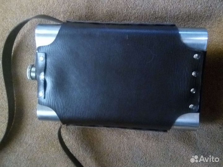 Фляжка на 1,5 литра с кожанным футляром