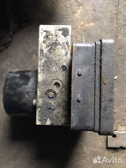 Блок ABS фольксваген транспортер T5