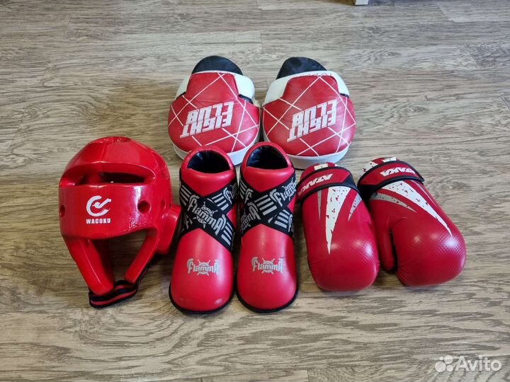 Комплект аммуниции для боевых искусств (красный)