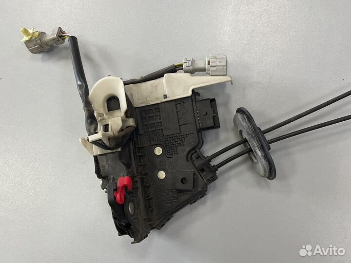 Замок двери правый передний Kia Cerato 2013-2020