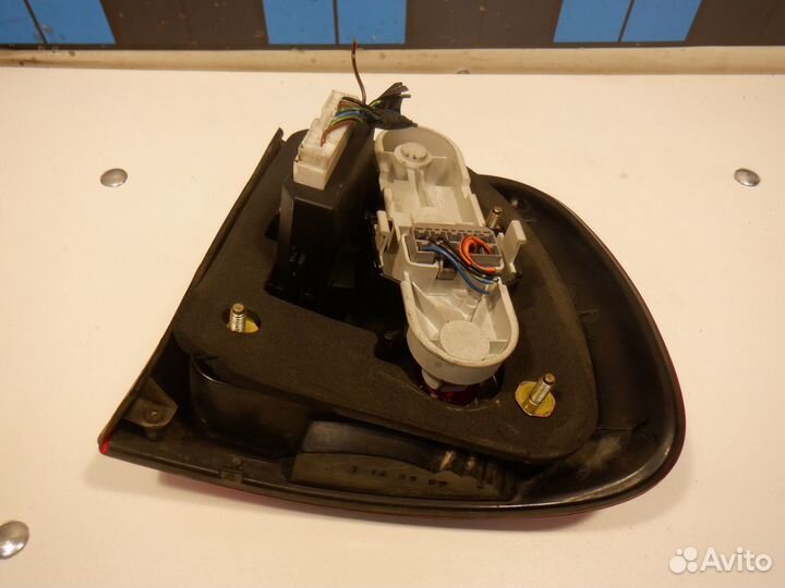 Фонарь задний левый Volvo V40