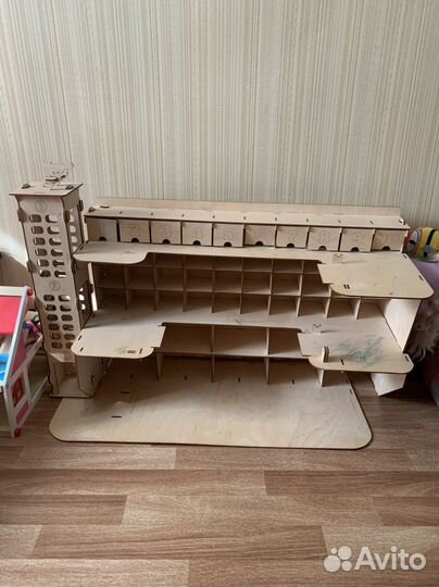 Деревянный гараж паркинг