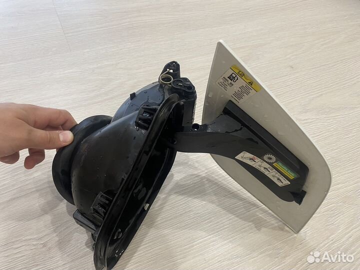 Лючок бензобака ford focus 3 вместе с кожухом