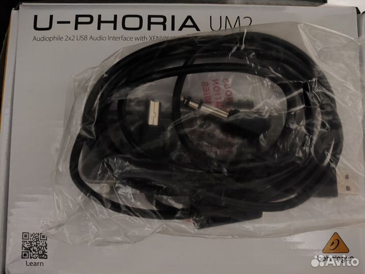 Внешняя звуковая карта Behringer U-phoria UM2