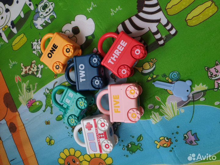 Машинки с ключиками монтессори