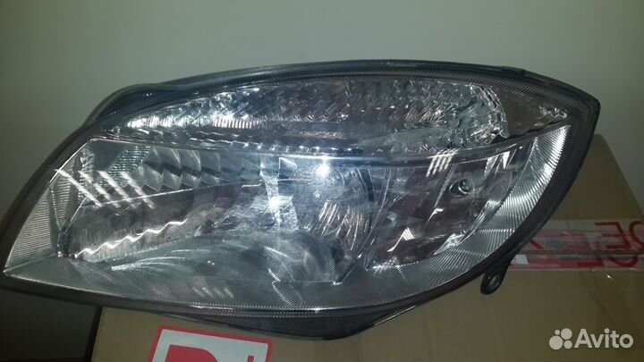 Фара левая Skoda Fabia, 2009 г.в. оригинал Hella