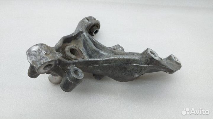 Кулак поворотный задний правый Volkswagen Passat