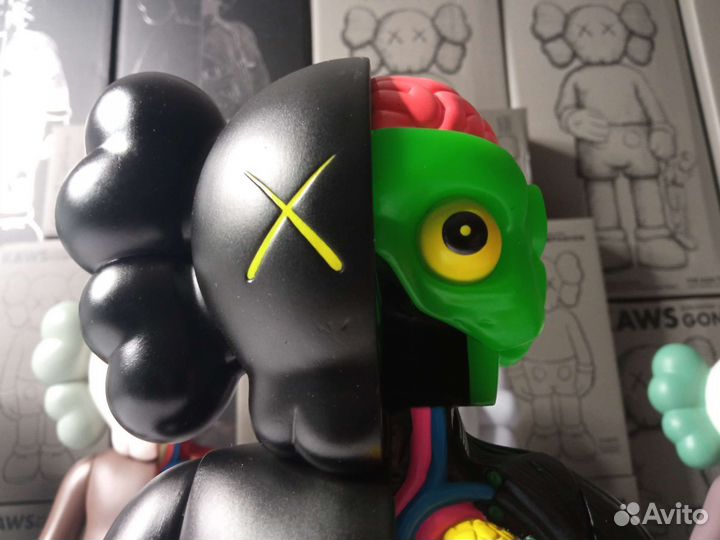 Коллекционная игрушка kaws