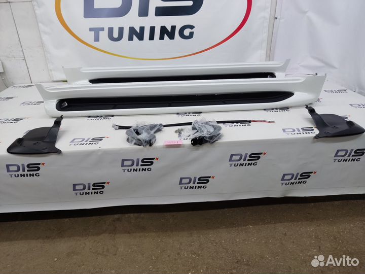 Пороги Land Cruiser 200 LX570 White с подсветкой