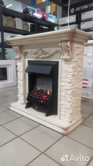 Royal Flame Adriana с очагом Majestic Lux S BL