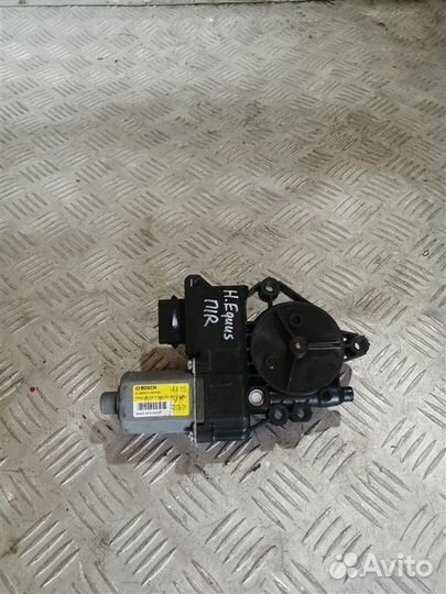 Моторчик стеклоподъемника передний правый Hyundai