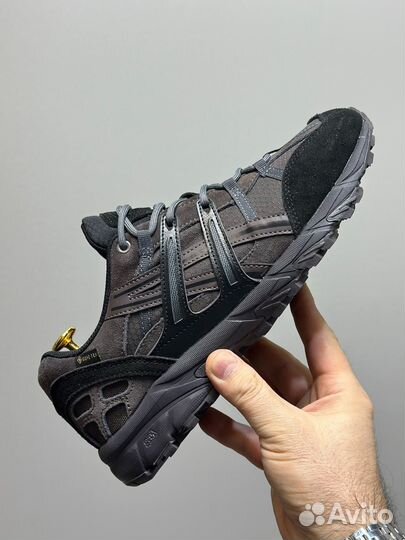 Кроссовки asics gore tex