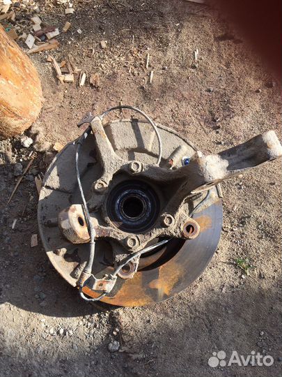 Поворотный кулак Suzuki Grand Vitara