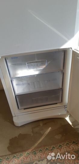 Холодильник indesit