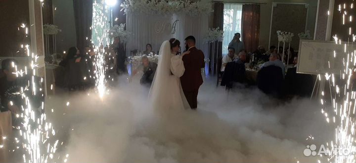 Тяжелый дым, холодные фонтаны,конфити