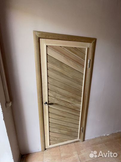 Двери стеклянные деревянные для бани