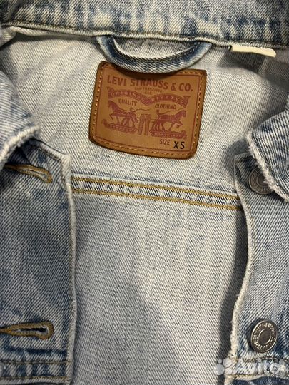 Джинсовая куртка levis