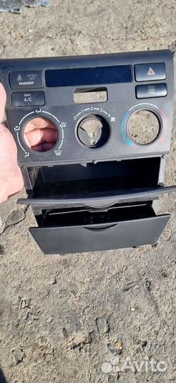 Центральная консоль Toyota Corolla NZE121 120