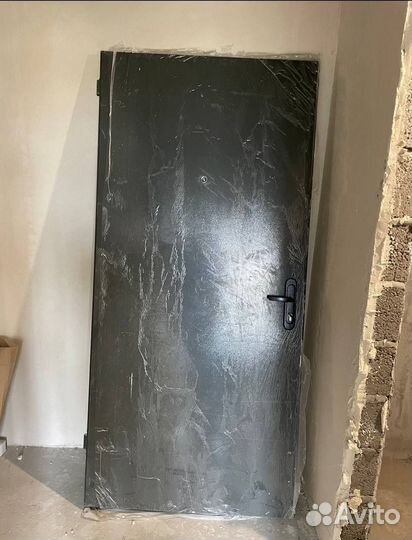 Дверь от застройщика