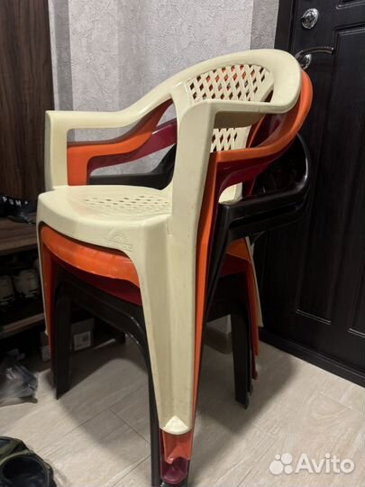 Продаю столы и стулья пластиковые