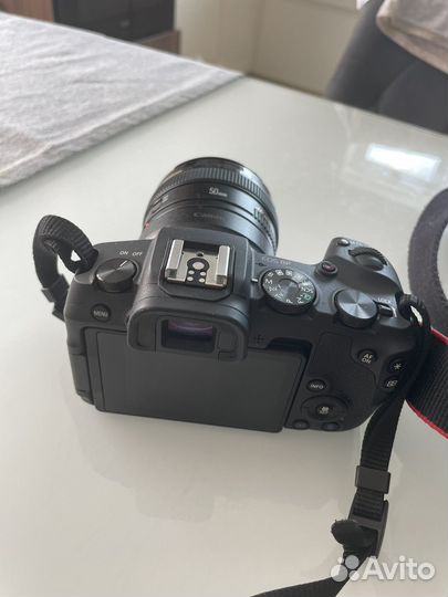 Беззеркальный фотоаппарат Canon RP