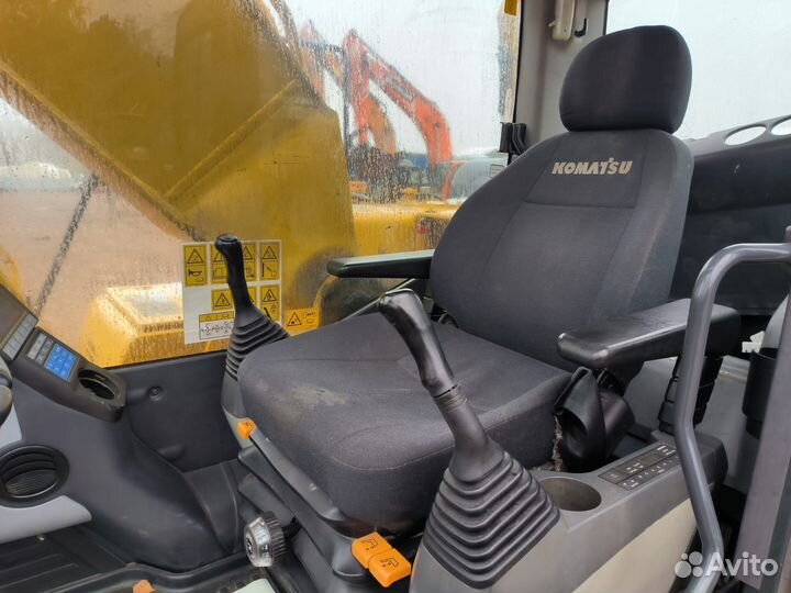 Гусеничный экскаватор Komatsu PC220-8M0, 2019