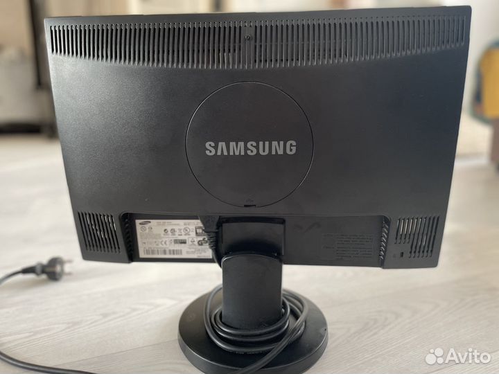 Монитор Samsung SyncMaster 943NW