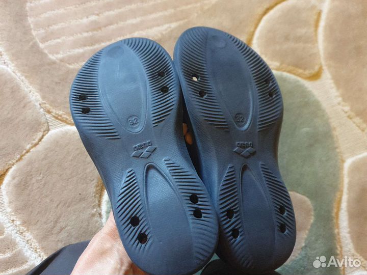 Тапки и шапка для плавания